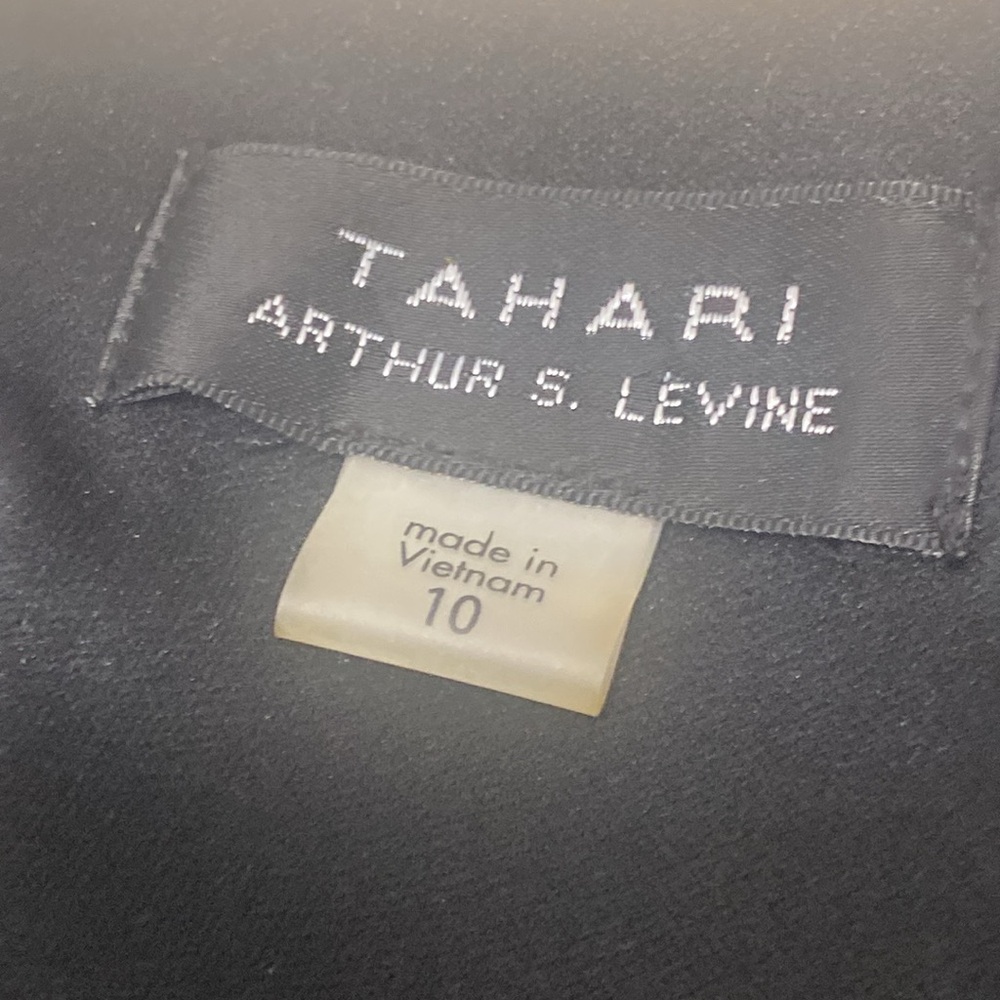 Tahari NWOT black,red heavier fabric inner liner.No flaws, measurements below. - Picture 14 of 16